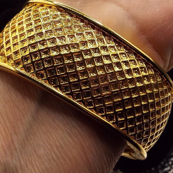 SWAROVSKI GOLDEN CRYSTAL LATTICE DESIGN WIDE CLAMPER BRACELET 54 - Picture 5 of 6